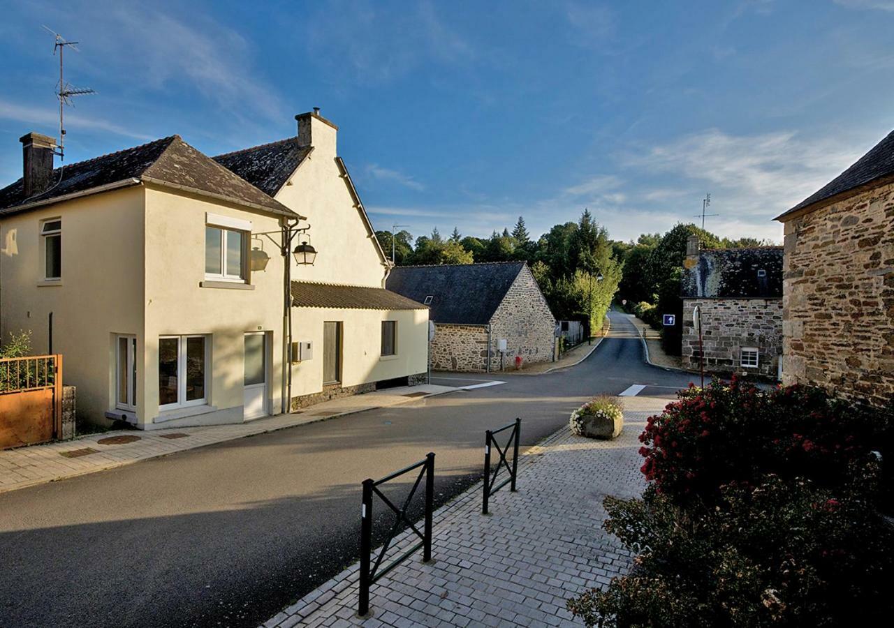 Auberge Le Canard Qui Rit Plélauff エクステリア 写真