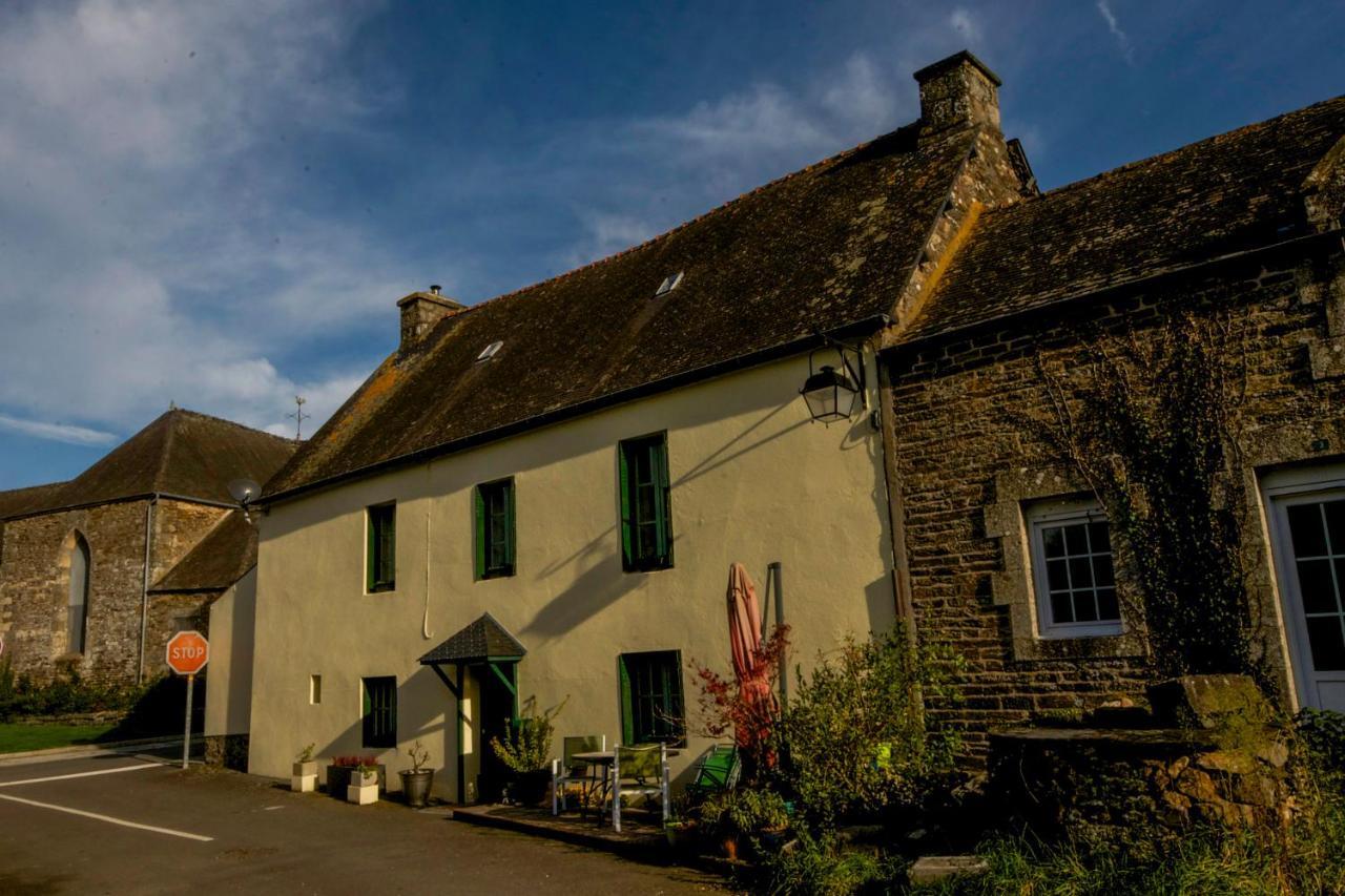 Auberge Le Canard Qui Rit Plélauff エクステリア 写真