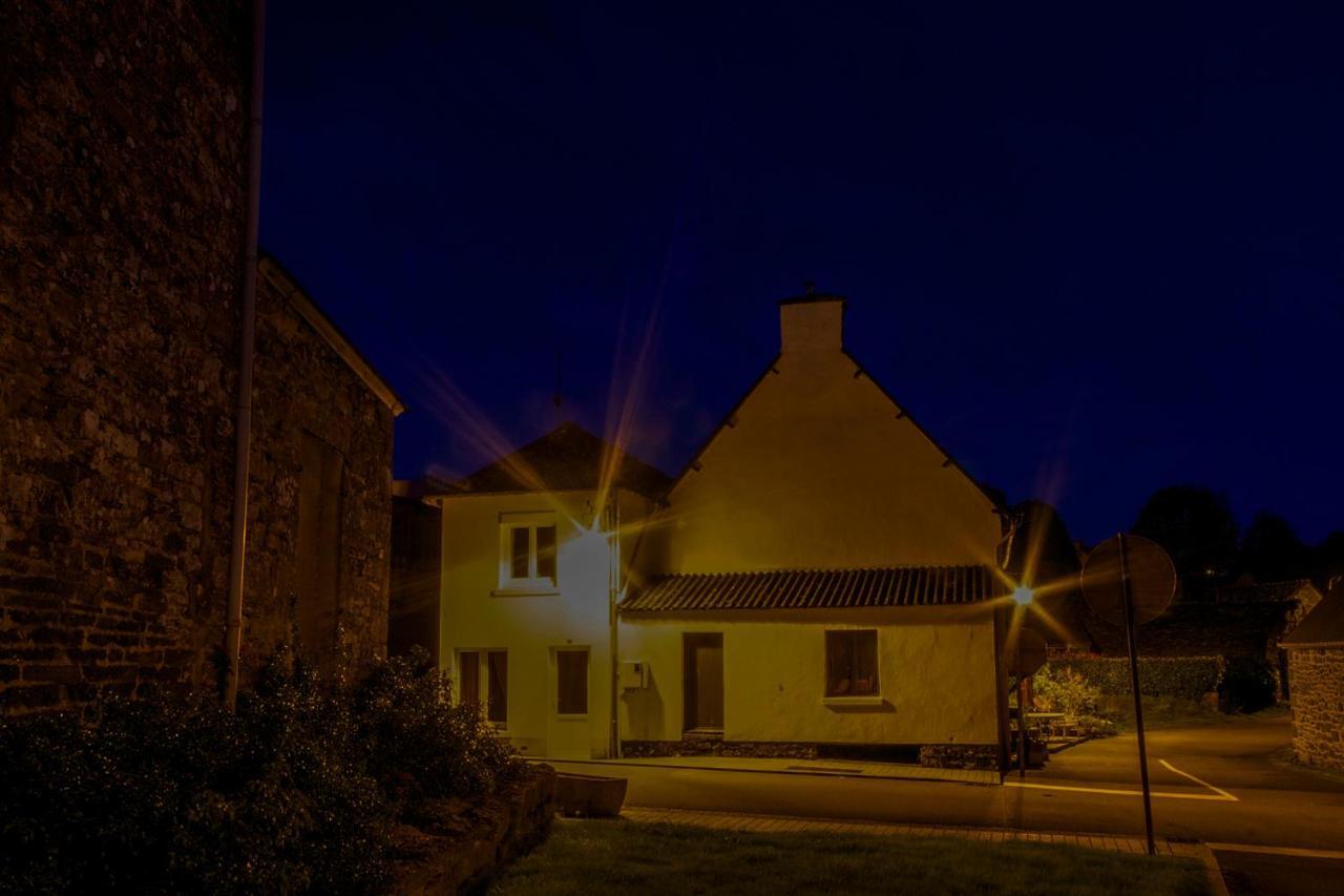 Auberge Le Canard Qui Rit Plélauff エクステリア 写真