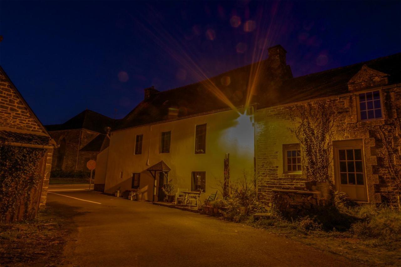 Auberge Le Canard Qui Rit Plélauff エクステリア 写真